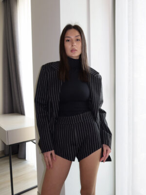 Костюм у смужку (піджак + шорти)